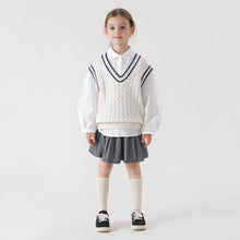 Load image into Gallery viewer, MJ0312 cabled Vest (sz 3y-12y)
